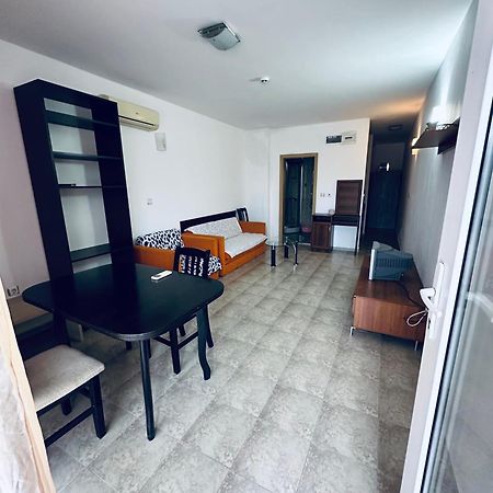 Stella Udacha Apartments & Studios Pantai Sunny Bagian luar foto