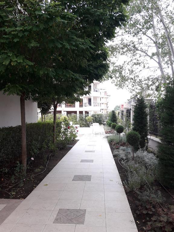 Stella Udacha Apartments & Studios Pantai Sunny Bagian luar foto